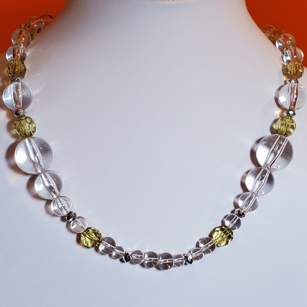 🌿STRAND OF CLEAR BEADS